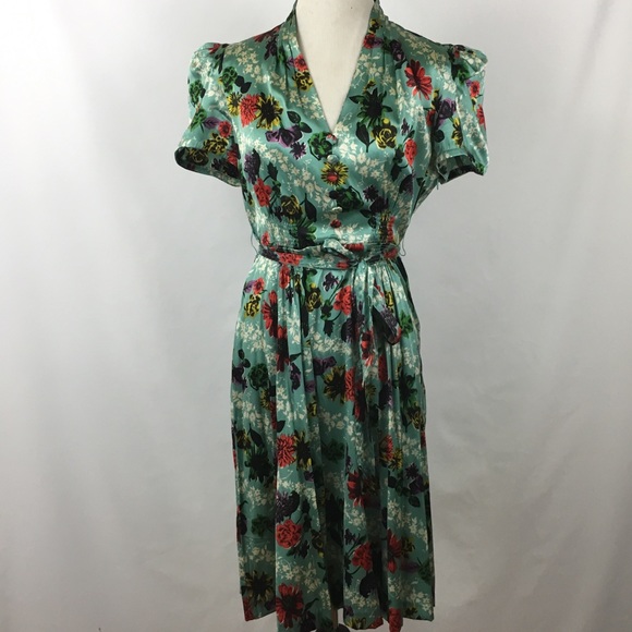 Betsey Johnson Dresses & Skirts - Betsey Johnson Silk Floral 50s Retro Pinup Dress 6